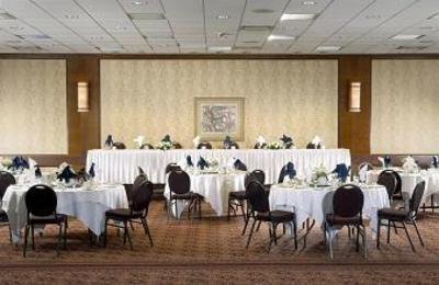 фото отеля Four Points by Sheraton Toronto Airport