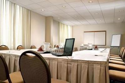 фото отеля Four Points by Sheraton Toronto Airport