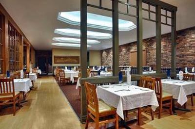 фото отеля Four Points by Sheraton Toronto Airport