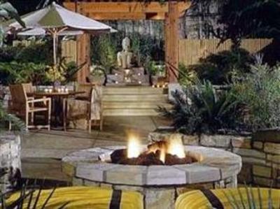 фото отеля Tradewinds Carmel