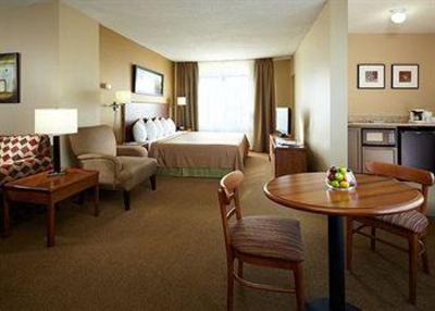 фото отеля Quality Inn & Suites P.E. Trudeau Airport-Montreal