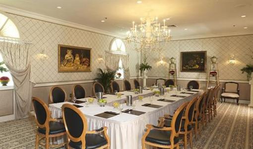 фото отеля The Chesterfield Palm Beach