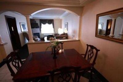 фото отеля Radisson Hotel & Suites Fort McMurray