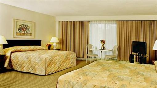 фото отеля Embassy Hotel and Suites