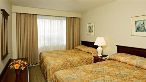 фото отеля Embassy Hotel and Suites