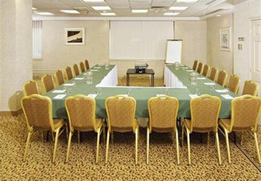 фото отеля Embassy Hotel and Suites