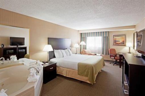 фото отеля Holiday Inn Plattsburgh