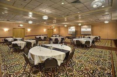 фото отеля Country Inn & Suites Milwaukee West