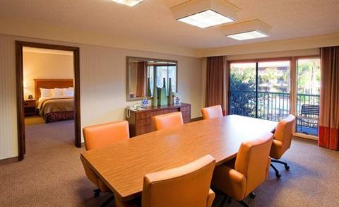 фото отеля Doubletree Hotel Ontario Airport