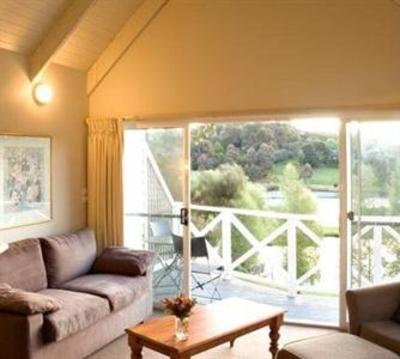 фото отеля Lake House