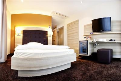 фото отеля Hotel Bacchus Bensheim