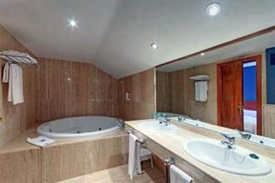 фото отеля Tryp Comendador
