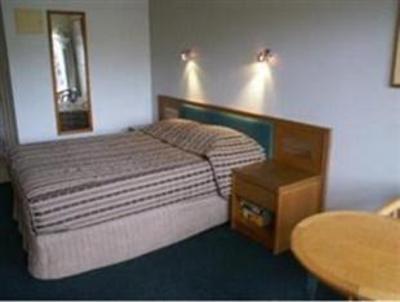 фото отеля Coopers Colonial Motel