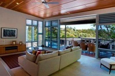 фото отеля Outrigger Little Hastings Street Resort & Spa Noosa