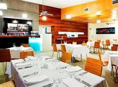 фото отеля Outrigger Little Hastings Street Resort & Spa Noosa