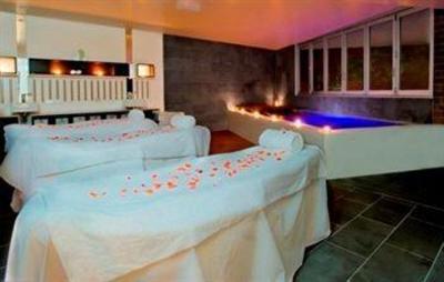 фото отеля Outrigger Little Hastings Street Resort & Spa Noosa