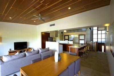 фото отеля Outrigger Little Hastings Street Resort & Spa Noosa