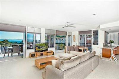фото отеля Outrigger Little Hastings Street Resort & Spa Noosa
