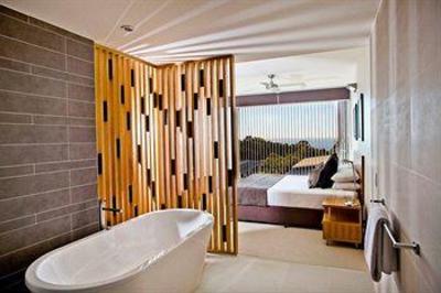 фото отеля Outrigger Little Hastings Street Resort & Spa Noosa