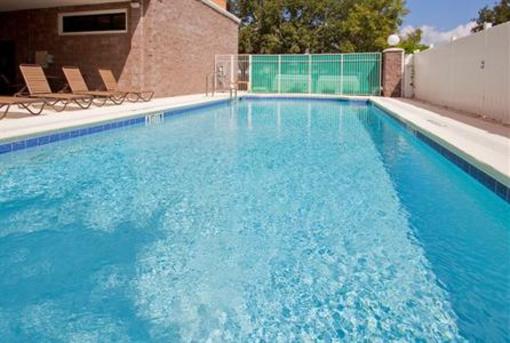 фото отеля Holiday Inn Pensacola-North Davis Highway
