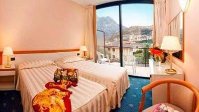 фото отеля Holiday Hotel Nago-Torbole
