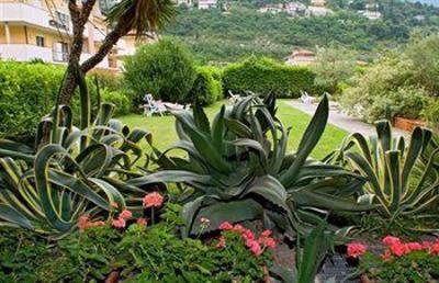 фото отеля Holiday Hotel Nago-Torbole
