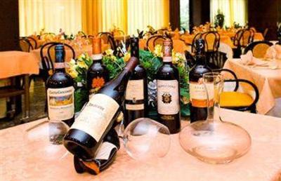 фото отеля Holiday Hotel Nago-Torbole