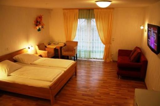 фото отеля Hotel Pension Julia