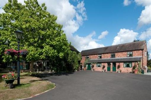 фото отеля Oak Tree Farm