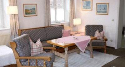 фото отеля Villa Waldfrieden Ferienwohnungen Und Haus