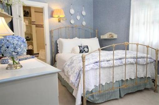 фото отеля 1802 House Bed and Breakfast Inn