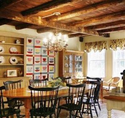 фото отеля 1802 House Bed and Breakfast Inn