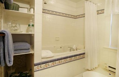 фото отеля 1802 House Bed and Breakfast Inn