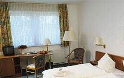 фото отеля Hotel zum Gesundbrunnen