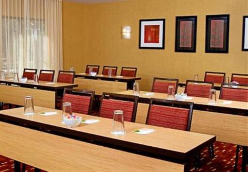 фото отеля Courtyard by Marriott Jacksonville Butler Boulevard
