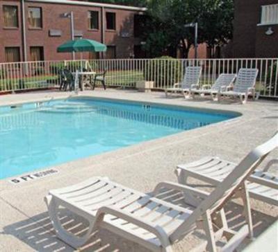 фото отеля Masters Inn Garden City
