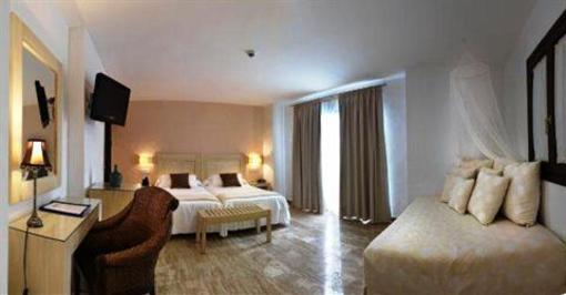 фото отеля Hostel Dona Lola Marina