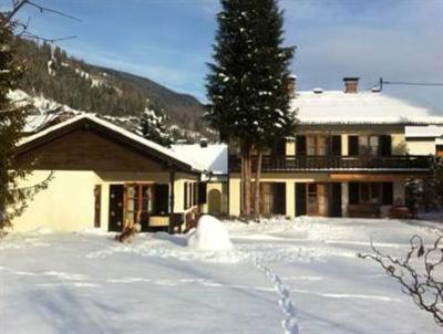 фото отеля Ferienwohnungen Familie Wetzlinger Bad Kleinkirchheim