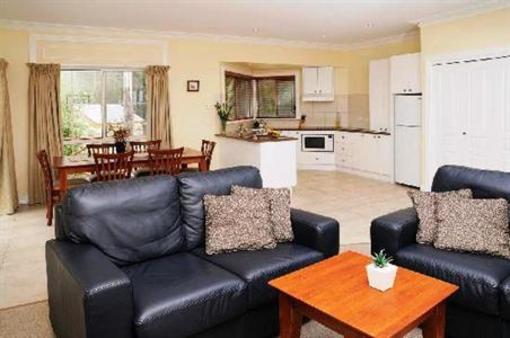 фото отеля Waverley House Cottages Lakes Entrance