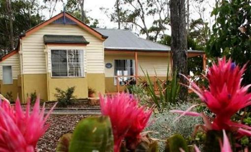 фото отеля Waverley House Cottages Lakes Entrance