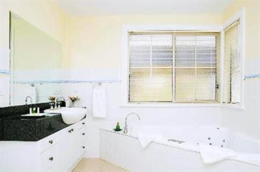 фото отеля Waverley House Cottages Lakes Entrance