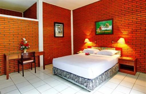 фото отеля Safari Garden Hotel