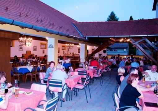 фото отеля Frisko Panzio & Restaurant