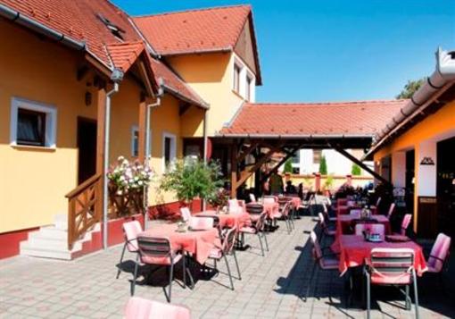 фото отеля Frisko Panzio & Restaurant