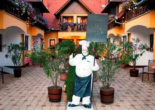 фото отеля Frisko Panzio & Restaurant
