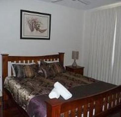 фото отеля Luxury Getaway in the East End Acommodation