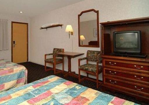 фото отеля Econo Lodge Mackinaw City