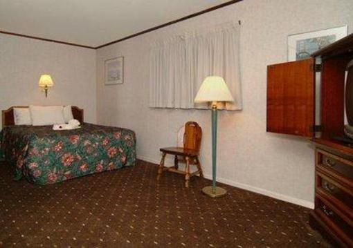 фото отеля Econo Lodge Mackinaw City