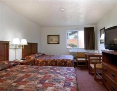 фото отеля Super 8 Richlands Claypool Hill