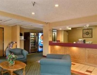 фото отеля Super 8 Richlands Claypool Hill